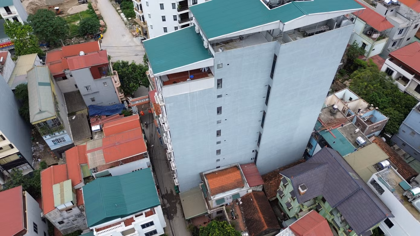 Lãnh đạo UBND xã Kim Chung xác nhận tòa nhà trên vi phạm về trật tự xây dựng. Sáng ngày 27/5, Chủ tịch UBND xã Kim Chung đã xuống các cơ sở để kiểm tra. Địa phương sẽ thông tin cụ thể sau. Lãnh đạo UBND xã Kim Chung xác nhận tòa nhà trên vi phạm về trật tự xây dựng. Sáng ngày 27/5, Chủ tịch UBND xã Kim Chung đã xuống các cơ sở để kiểm tra. Địa phương sẽ thông tin cụ thể sau.