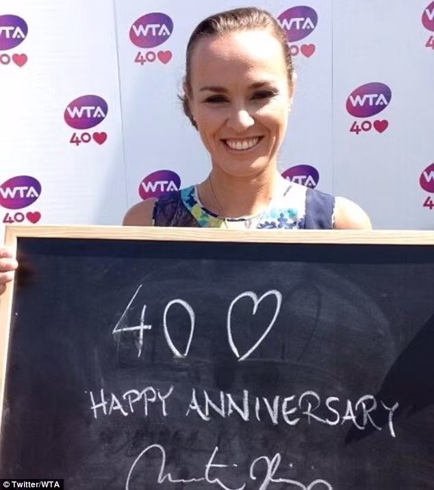 Cựu tay vợt nữ số 1 thế giới Martina Hingis cũng góp vui