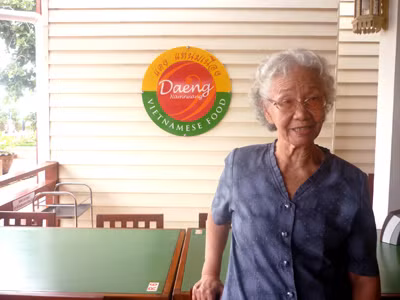 Cụ bà Lương Thị Vy - người khai sinh món Namnuang tại Nông Khai – Thái Lan