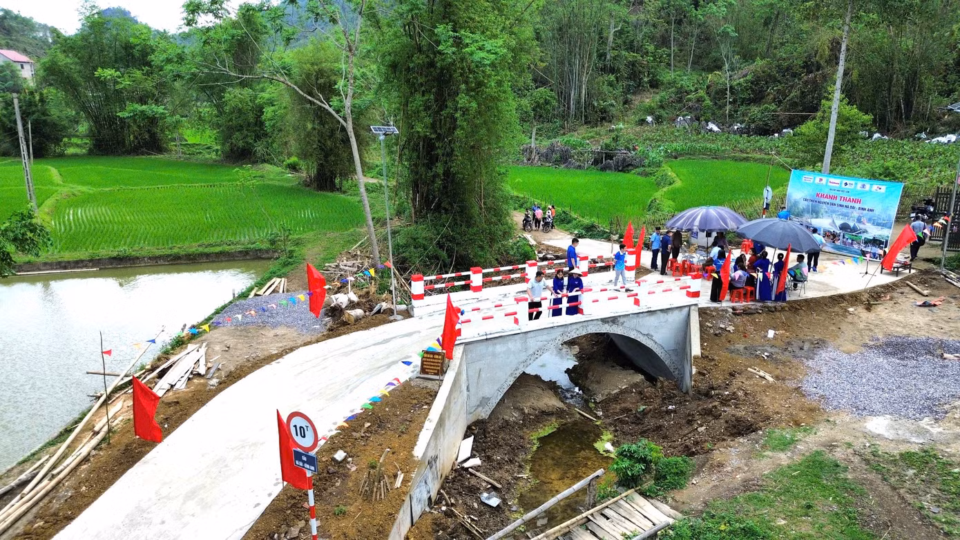 Khánh thành cầu thiện nguyện Nà Dài - Bình Anh: Nối yêu thương, mở đường làm ăn cho dân bản ảnh 4