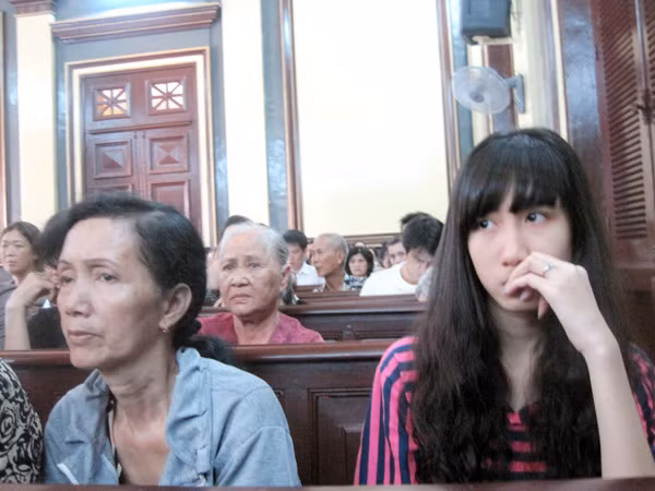 Mẹ và em gái Mỹ Xuân tại phiên tòa