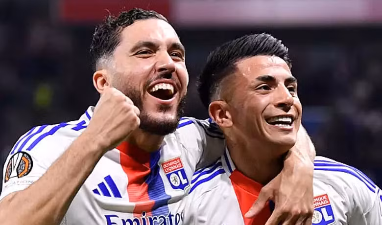 Lyon đã bán Cherki để có tiền trả nợ Lyon đã bán Cherki để có tiền trả nợ