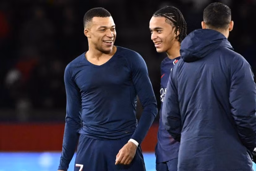 Hai anh em nhà Mbappe chia vui về trận đấu đáng nhớ
