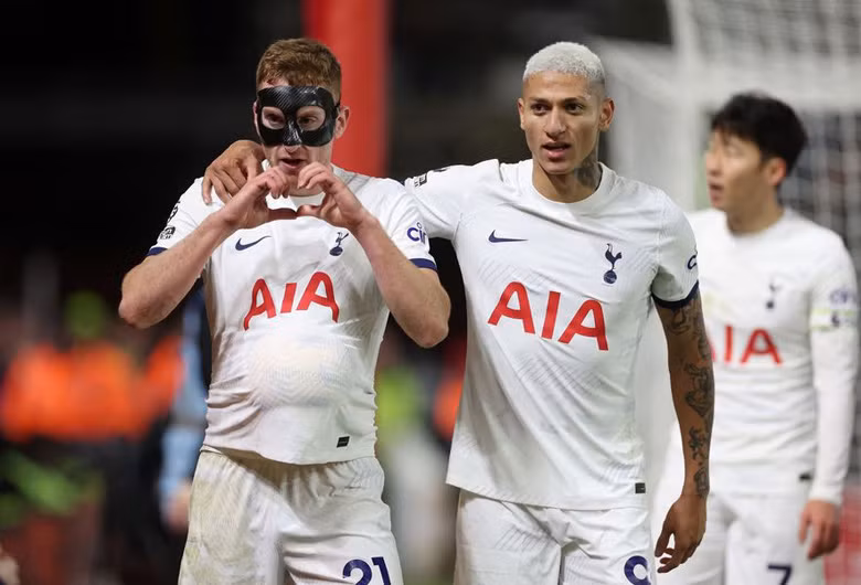 Kulusevski ghi 1 bàn và kiến tạo bàn còn lại cho Tottenham
