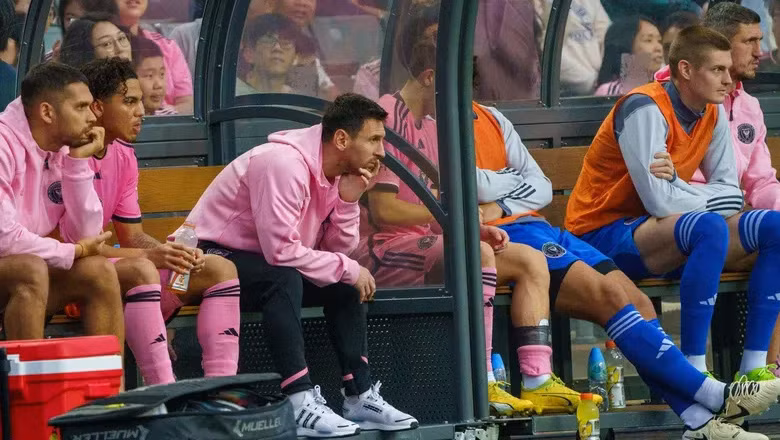 Messi không ra sân ở trận đấu tại Hồng Kông (Trung Quốc) Messi không ra sân ở trận đấu tại Hồng Kông (Trung Quốc)