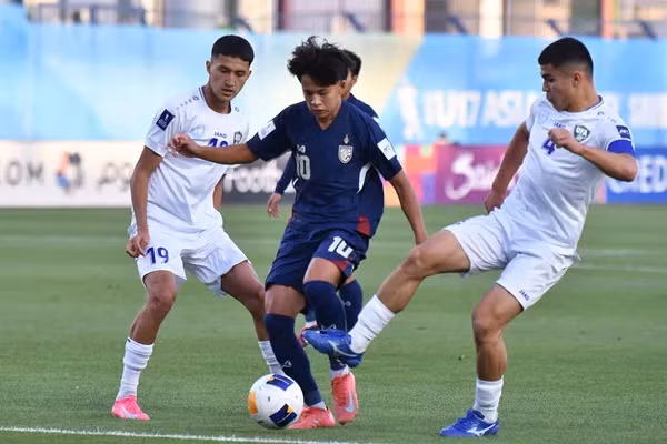 Thái Lan hoàn toàn lép vế trước Uzbekistan Thái Lan hoàn toàn lép vế trước Uzbekistan