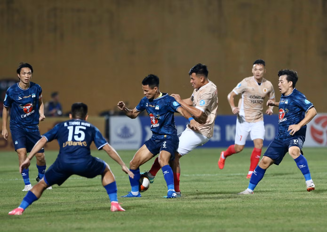 Ngược dòng hạ HAGL 2-1, CAHN hẹn đấu Thể Công Viettel tại vòng 16 đội ảnh 14 Ngược dòng hạ HAGL 2-1, CAHN hẹn đấu Thể Công Viettel tại vòng 16 đội ảnh 14