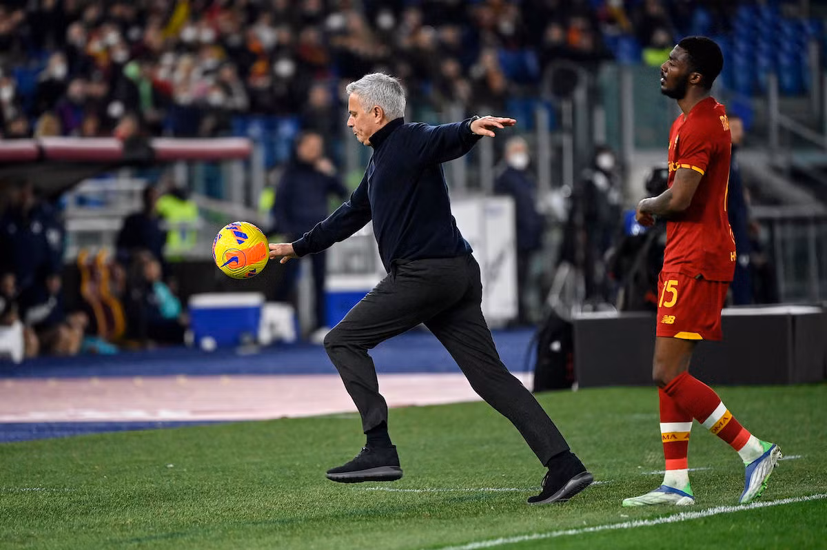 Mourinho rất bực bội vì đội nhà không thắng Mourinho rất bực bội vì đội nhà không thắng