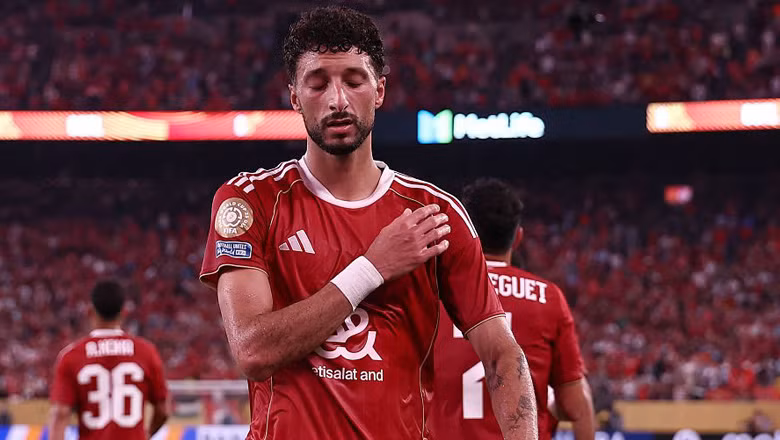 Abou Ali ghi 3 bàn để giúp Al Ahly có trận hòa 4 đều Abou Ali ghi 3 bàn để giúp Al Ahly có trận hòa 4 đều