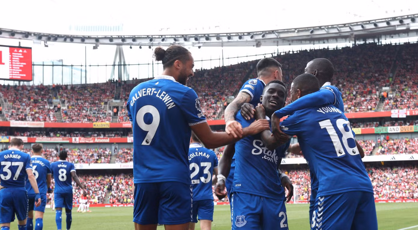 Giành chiến thắng trước Everton 2-1, Arsenal vẫn ngậm ngùi nhìn Man City nâng cúp vô địch ảnh 14