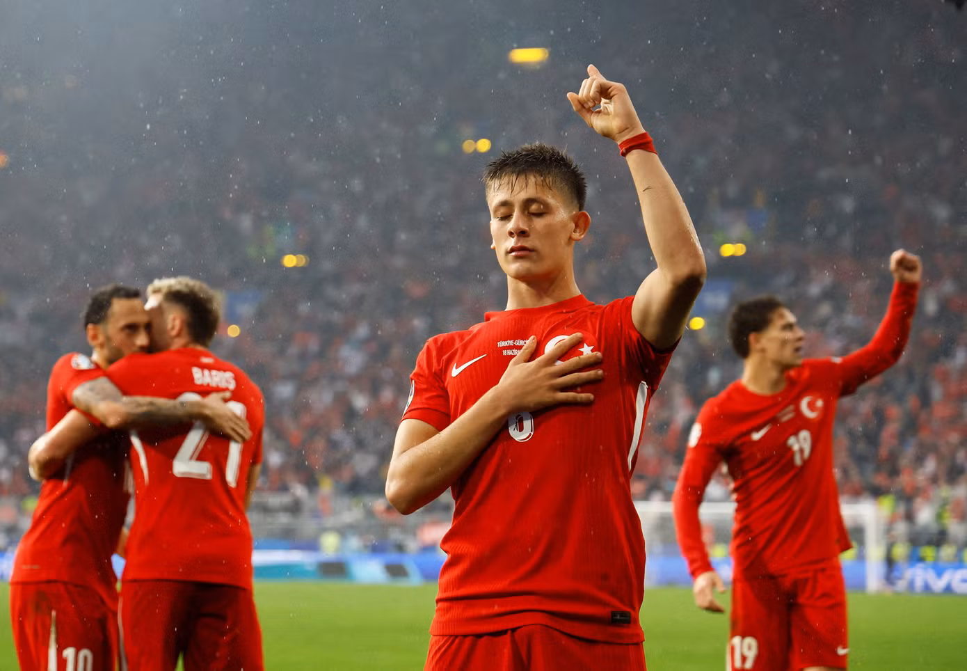 Thắng dễ Thổ Nhĩ Kỳ, Ronaldo và đồng đội lấy vé sớm vào vòng knock-out Euro 2024 ảnh 1