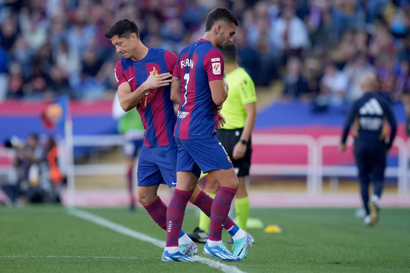 Barca thay đổi quyết liệt vào cuối trận nhưng không thể bảo toàn chiến thắng