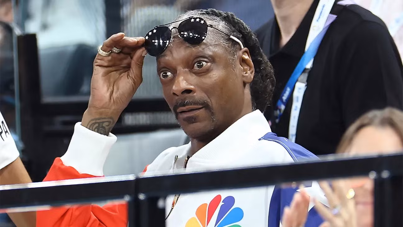 Snoop Dogg là nhân vật chính trên các khán đài Snoop Dogg là nhân vật chính trên các khán đài