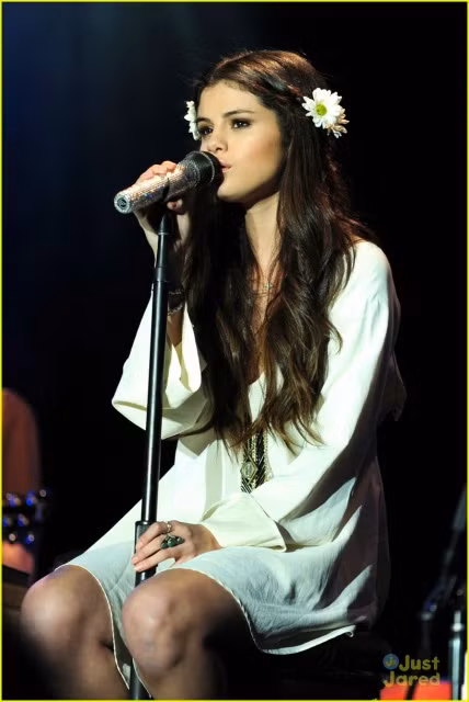 Selena hát ca khúc chia tay Justin