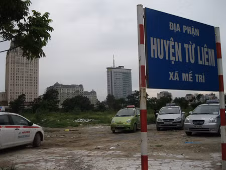Xã Mễ Trì, Từ Liêm được giới kinh doanh bãi gửi xe, sân bóng, vật liệu xây dưng…đổ bộ trong suốt những năm qua