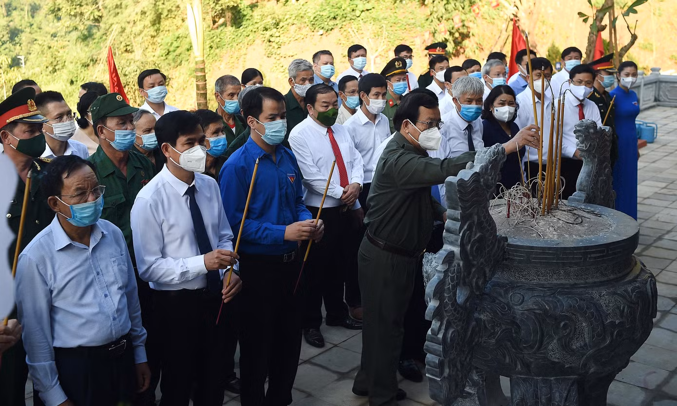 Dự chương trình có Chủ tịch T.Ư Hội Cựu Thanh niên xung phong Việt Nam Vũ Trọng Kim; Bí thư T.Ư Đoàn Ngô Văn Cương; Thượng tướng Đỗ Căn, Phó Chủ nhiệm Tổng cục chính trị Quân đội Nhân dân Việt Nam (Bộ Quốc phòng); Phó Bí thư thường trực Tỉnh ủy Sơn La Lò Minh Hùng; Phó Bí thư Tỉnh ủy, Chủ tịch UBND tỉnh Sơn La Hoàng Quốc Khánh.