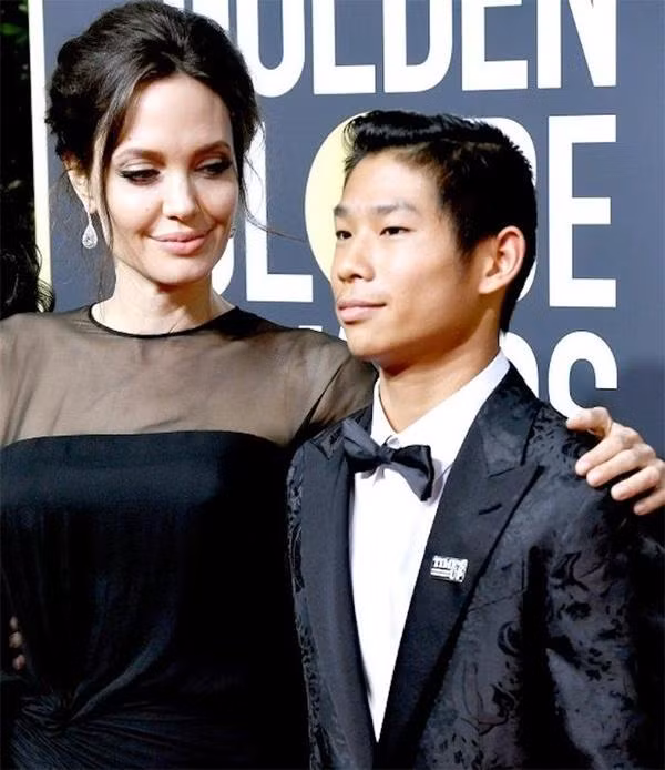 Angelina luôn tạo điều kiện tốt nhất để Pax có thể phát triển về mọi mặt. Angelina luôn tạo điều kiện tốt nhất để Pax có thể phát triển về mọi mặt.
