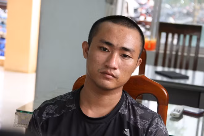 Thanh niên táo tợn chặn ô tô, dùng đá đập vỡ cửa kính cướp tài sản ảnh 1