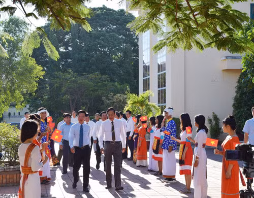 Gần 24 triệu học sinh, sinh viên hân hoan khai giảng năm học mới ảnh 51