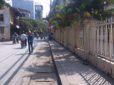 Vỉa hè dọc đường Nguyễn Trãi và phố Hạ Đình đã thông thoáng. Vỉa hè dọc đường Nguyễn Trãi và phố Hạ Đình cũng đã thông thoáng sau khi Công an ra quân