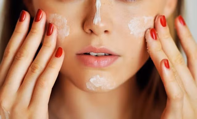 Bôi kem đúng cách mới đạt được hiệu quả tốt nhất.