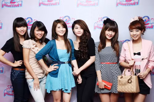 Các hot girl làm khách mời tại chung kết Miss Teen 2011 khu vực phía Bắc.