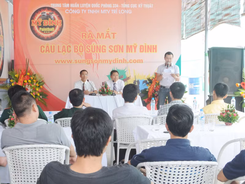 Đông đảo các cơ quan báo chí, khách mời đến tham dự lễ khai trương của CLB súng sơn Mỹ Đình