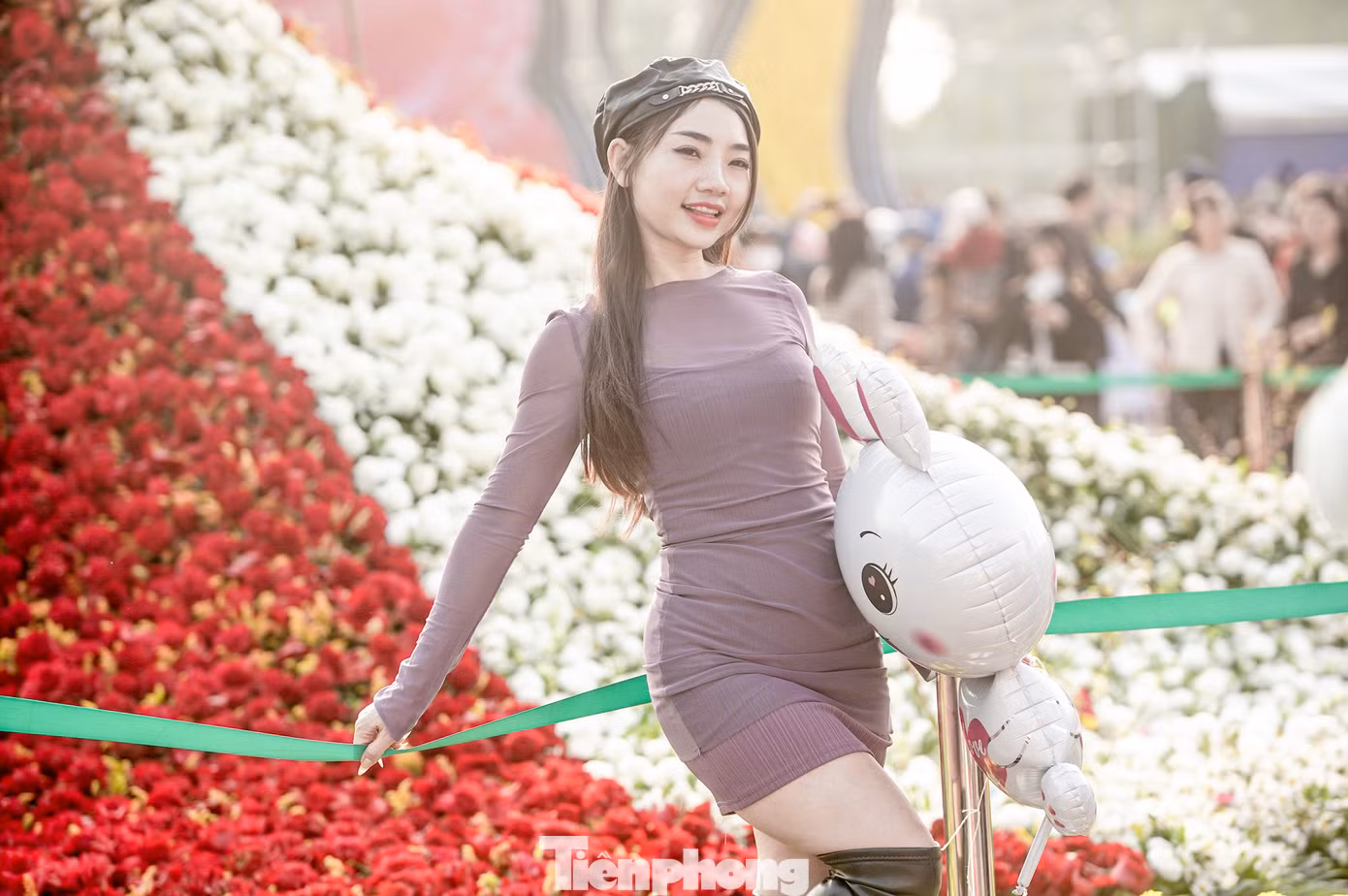 Đây là năm thứ 2 huyện Mê Linh tổ chức Festival hoa, nhằm trưng bày, giới thiệu các loại hoa, sản phẩm từ hoa, cây cảnh của huyện tới du khách thập phương.