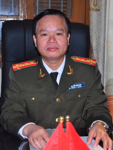 Đại tá Nguyễn Văn Chức trao đổi với phóng viên chiều 11-12