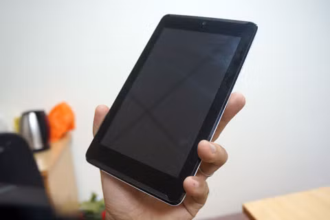 Asus Fonepad 2 có khả năng gọi điện với thiết kế to như một chiếc tablet