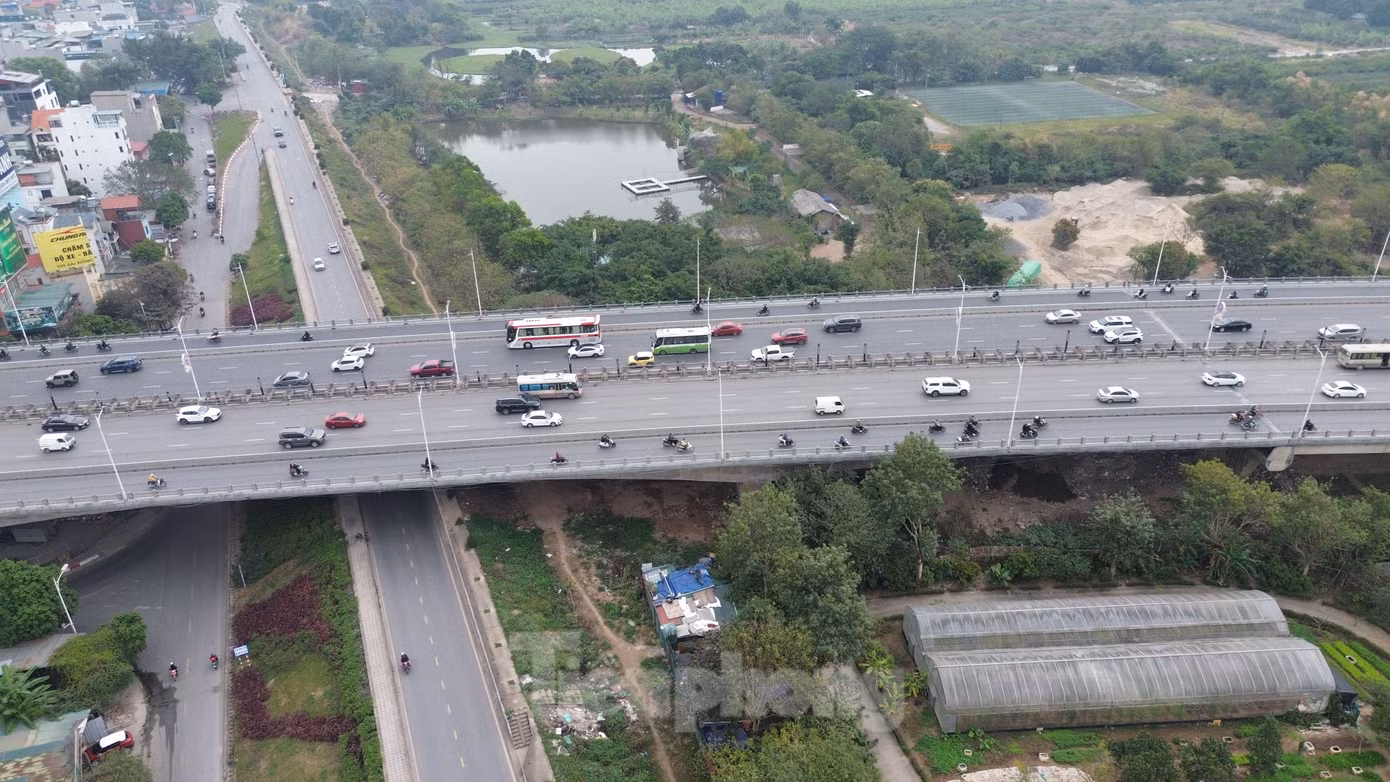 Từ khi đưa vào sử dụng, cầu Vĩnh Tuy 1 góp phần tăng cường khả năng lưu thông giữa hai bên bờ sông Hồng, đáp ứng nhu cầu vận tải ngày một tăng nhanh giữa trung tâm Thủ đô với khu vực phía Bắc và Đông Bắc thành phố.