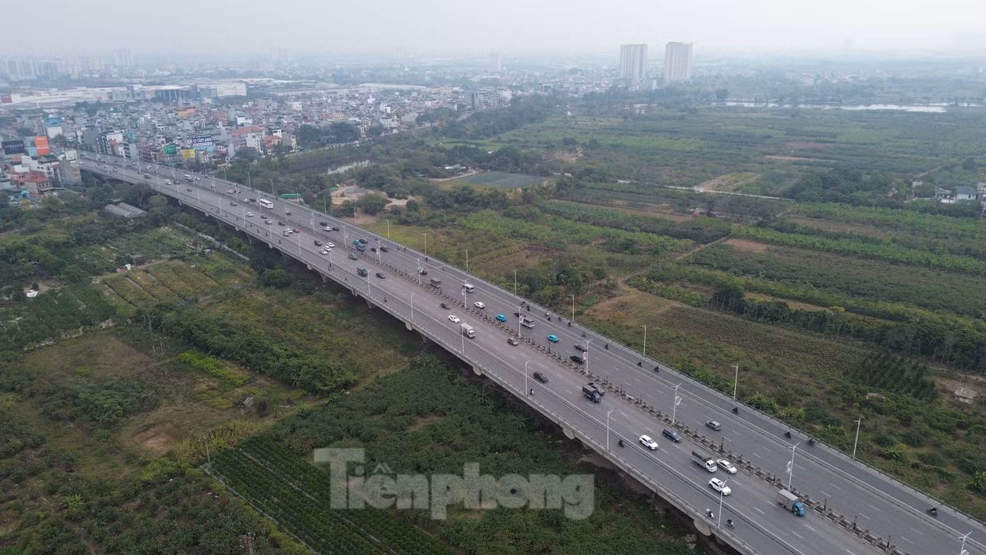 Với các hư hỏng khác, Ban Duy tu giao thông Hà Nội đưa ra 2 phương án. Phương án thứ nhất, đối với các gối chậu thép bị han gỉ mà chưa được bôi mỡ bảo vệ cần tẩy gỉ và sơn lại bằng hệ sơn có độ bền cao, sơn lại bằng sơn chống gỉ rồi bôi mỡ bảo vệ.