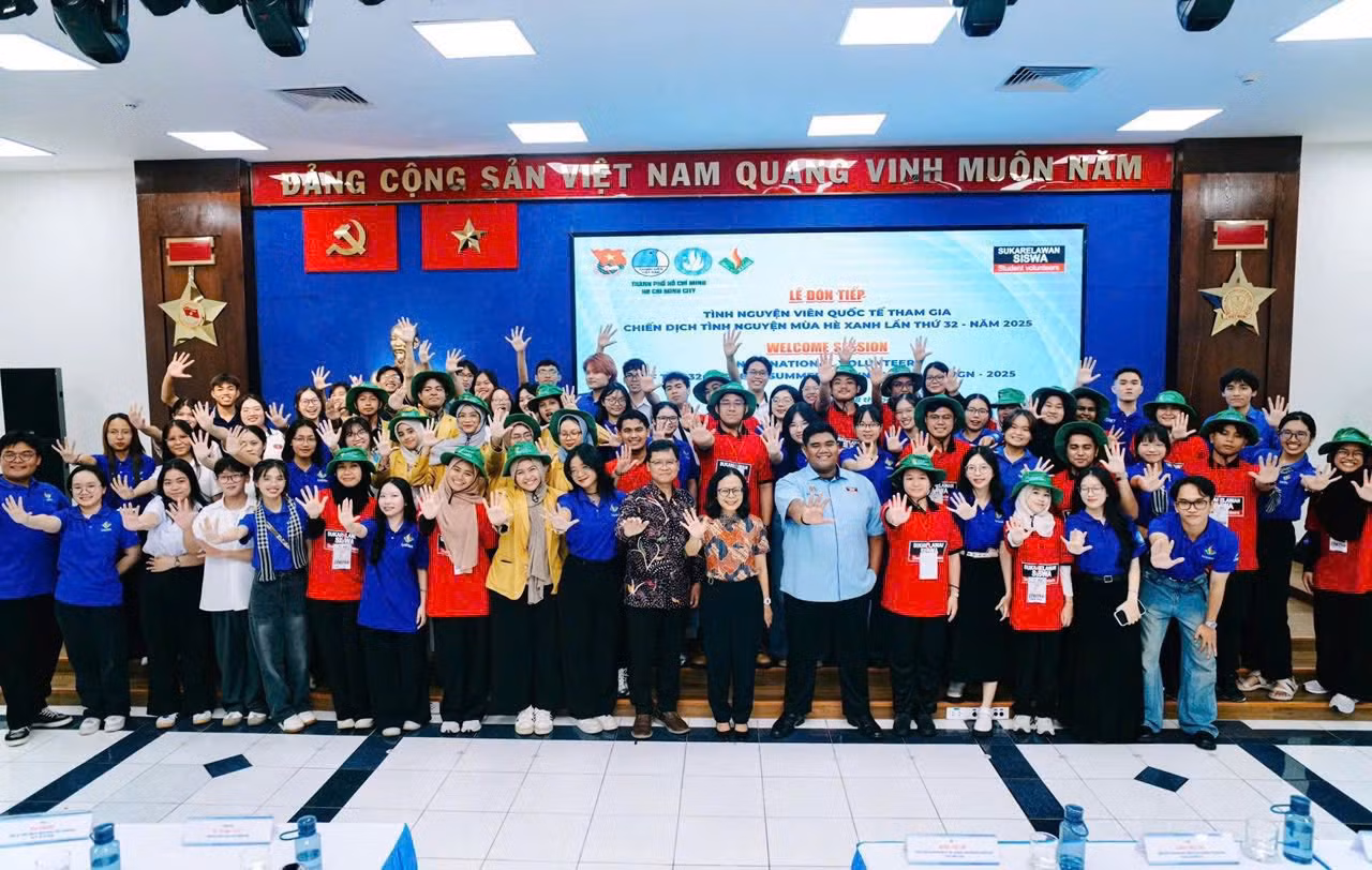 Các đội hình chiến sĩ quốc tế tại buổi lễ (Ảnh: Fanpage Công tác Quốc tế Thanh niên) Các đội hình chiến sĩ quốc tế tại buổi lễ (Ảnh: Fanpage Công tác Quốc tế Thanh niên)