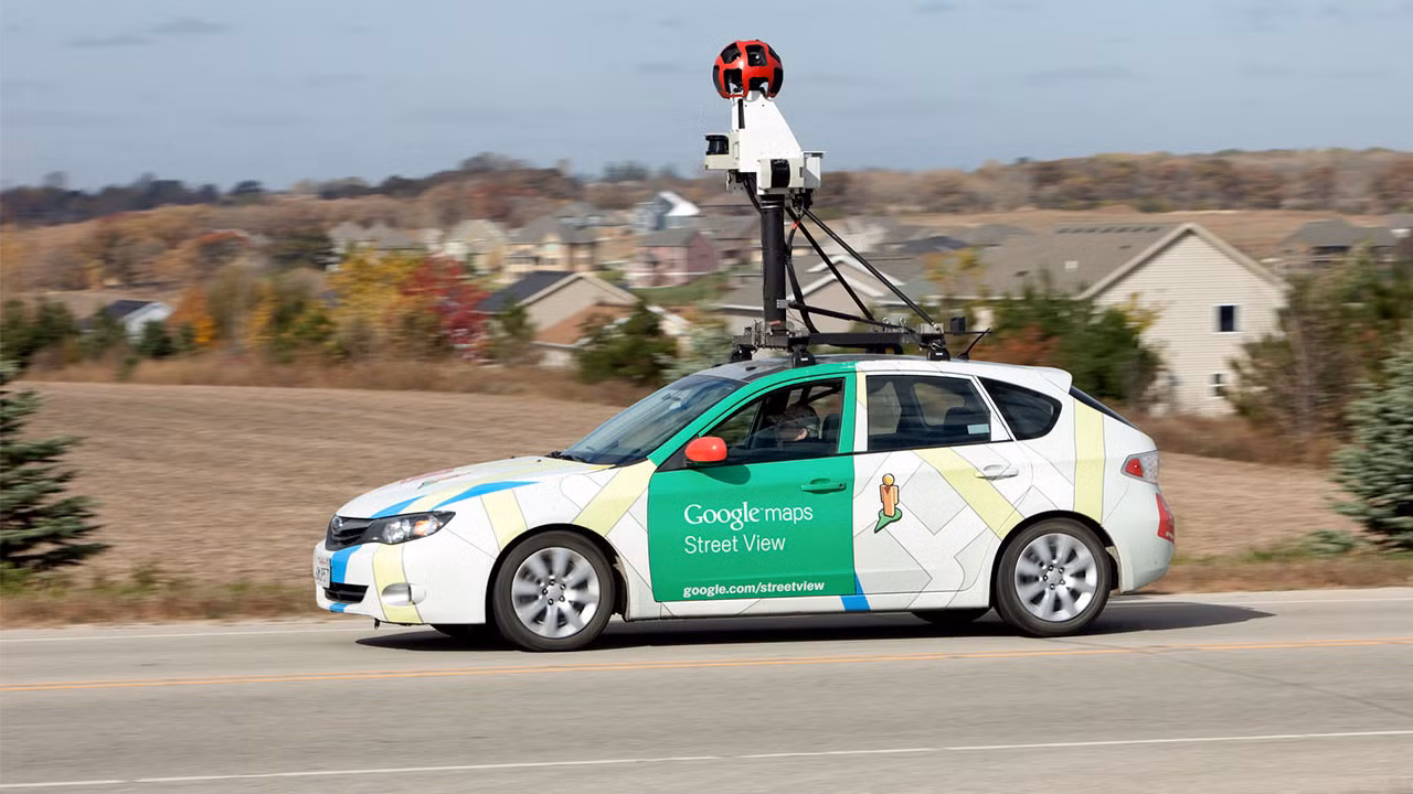 Những bức ảnh trong chế độ Street View của Google Maps được chụp bằng camera 360 độ trên chiếc xe hơi. Ảnh: Tin tức Việt Nam Những bức ảnh trong chế độ Street View của Google Maps được chụp bằng camera 360 độ trên chiếc xe hơi. Ảnh: Tin tức Việt Nam