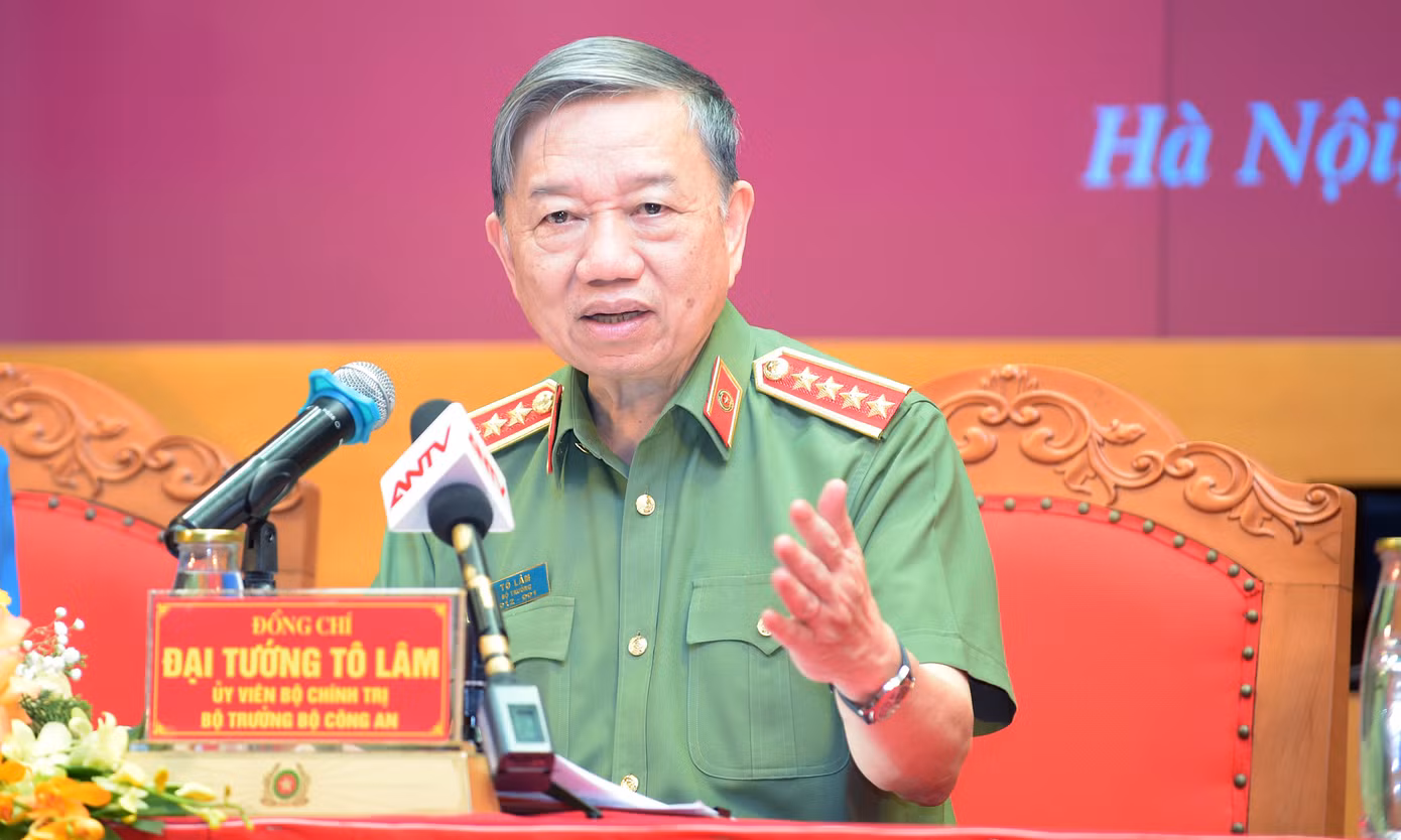 Bộ trưởng Bộ Công an Tô Lâm trao đổi tại chương trình. Ảnh: Xuân Tùng