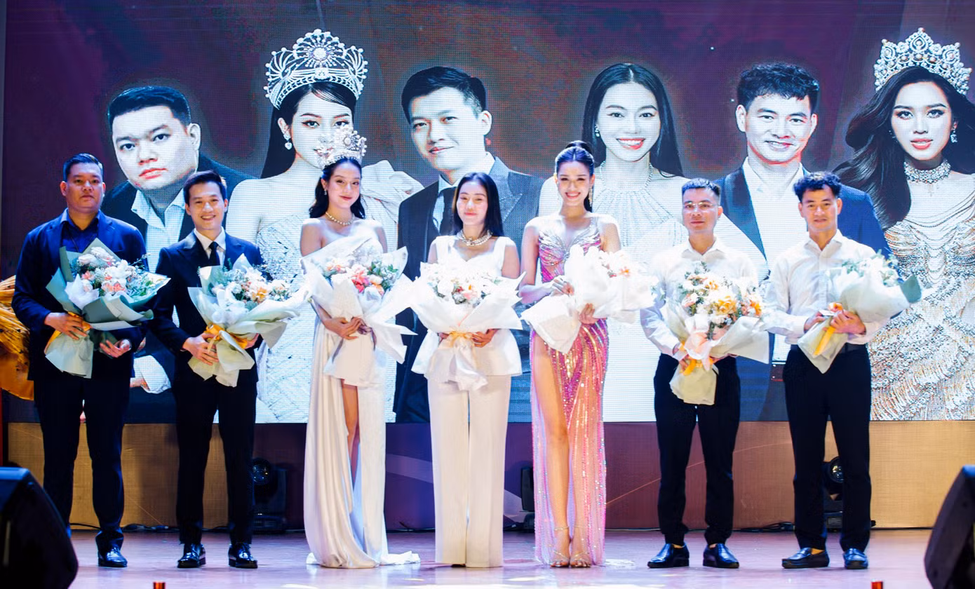 Hoa hậu Việt Nam 2020 Đỗ Thị Hà, Hoa hậu Việt Nam 2022 Huỳnh Thị Thanh Thủy, NSƯT Xuân Bắc là ba thành viên trong Ban Giám khảo đêm chung kết. Ảnh: BTC