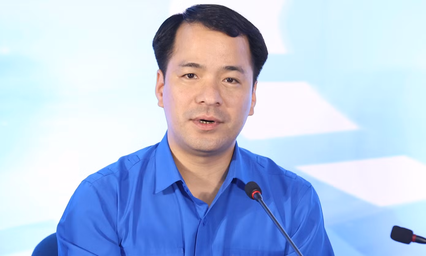 Bí thư T.Ư Đoàn Ngô Văn Cương cho biết: Để phát huy vai trò của thanh niên tham gia xây dựng nông thôn mới, nhất là xây dựng nông thôn mới thôn, bản trở thành những “Làng quê đáng sống”, T.Ư Đoàn triển khai nhiều nội dung, nhiệm vụ. T.Ư Đoàn cũng đã có hướng dẫn các cấp bộ Đoàn trong việc triển phong trào “Tuổi trẻ chung tay xây dựng nông thôn mới”, từ đó các cấp bộ Đoàn chọn lựa những giải pháp cụ thể để triển khai cho phù hợp với từng địa phương, đơn vị. Bên cạnh đó, tổ chức Đoàn đã có nhiều giải pháp hỗ trợ thanh niên lập nghiệp trên quê hương như tư vấn hỗ trợ kiến thức, giới thiệu mô hình phát triển kinh tế phù hợp; hỗ trợ vốn ưu đãi cho thanh niên khởi nghiệp, phát triển kinh tế. Bí thư T.Ư Đoàn Ngô Văn Cương cho biết: Để phát huy vai trò của thanh niên tham gia xây dựng nông thôn mới, nhất là xây dựng nông thôn mới thôn, bản trở thành những “Làng quê đáng sống”, T.Ư Đoàn triển khai nhiều nội dung, nhiệm vụ. T.Ư Đoàn cũng đã có hướng dẫn các cấp bộ Đoàn trong việc triển phong trào “Tuổi trẻ chung tay xây dựng nông thôn mới”, từ đó các cấp bộ Đoàn chọn lựa những giải pháp cụ thể để triển khai cho phù hợp với từng địa phương, đơn vị. Bên cạnh đó, tổ chức Đoàn đã có nhiều giải pháp hỗ trợ thanh niên lập nghiệp trên quê hương như tư vấn hỗ trợ kiến thức, giới thiệu mô hình phát triển kinh tế phù hợp; hỗ trợ vốn ưu đãi cho thanh niên khởi nghiệp, phát triển kinh tế.