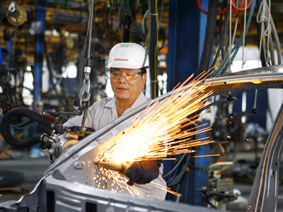 Doanh nghiệp sẽ nặng gánh chi phí, nếu EVN chỉ tăng, không giảm giá điện. đến 2015. Ảnh: Hồng Vĩnh