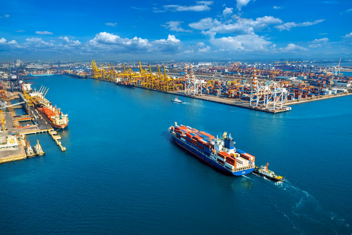 GDP thực tế của Việt Nam trong quý II đã phục hồi mạnh mẽ, đạt mức tăng 7,96% so với cùng kỳ năm trước. GDP thực tế của Việt Nam trong quý II đã phục hồi mạnh mẽ, đạt mức tăng 7,96% so với cùng kỳ năm trước.