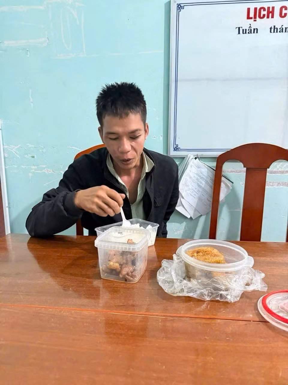 Đối tượng Phạm Đức Tiến tại cơ quan công an. Đối tượng Phạm Đức Tiến tại cơ quan công an.