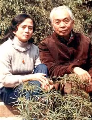 Đại tướng Võ Nguyên Giáp và con gái Võ Hồng Anh. Bài viết: http://news.zing.vn/Tuong-Giap-qua-loi-ke-cua-con-gai-Vo-Hong-Anh-post357922.html#home_featured.noibat Nguồn Zing News 