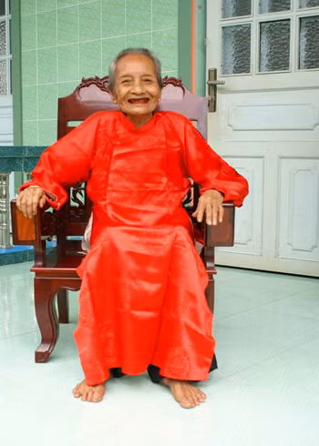 Bà cụ Nguyễn Thị Trù. Ảnh: Trung tâm sách kỷ lục Việt Nam