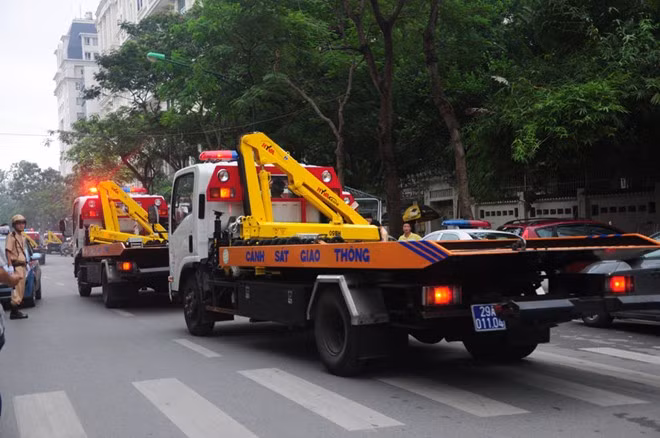 Các Đội CSGT 5,6,7,8,9,10,11,12,14 sẽ chủ đoọng phối hợp với Công an huyện Thanh Trì, Phú Xuyên, Chương Mĩ, Ba Vì, Mỹ Đức, Thường Tín, Hoài Đức, Đan Phượng, Thanh Oai, Phúc Thọ, Ứng Hòa, Thạch Thất, Quốc Oai, Công an TX Sơn Tây để triển khai phương án đảm bảo ATGT