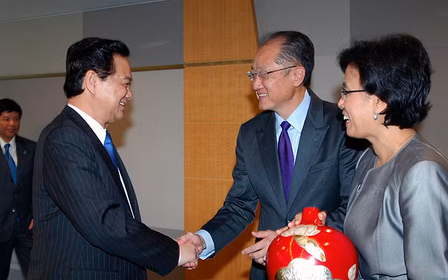 Thủ tướng Nguyễn Tấn Dũng tiếp Chủ tịch WB, Jim Yong Kim và Tổng Giám đốc điều hành WB Sri Mulyani Indra Wati. Thủ tướng Nguyễn Tấn Dũng tiếp Chủ tịch WB, Jim Yong Kim và Tổng Giám đốc điều hành WB Sri Mulyani Indra Wati. (Ảnh: VGP/Nhật Bắc/Chinhphu.vn)