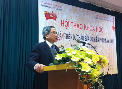GS Nguyễn Minh Thuyết phát biểu tại Hội thảo. Ảnh: Bảo Cầm GS Nguyễn Minh Thuyết phát biểu tại Hội thảo