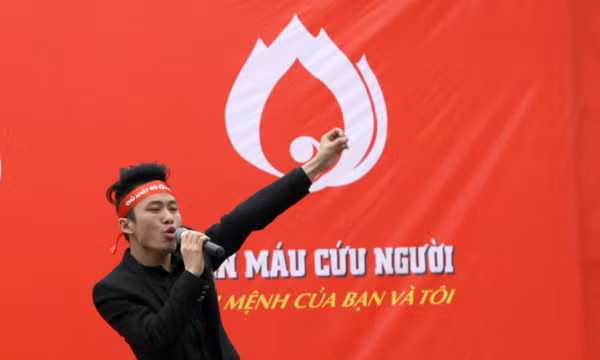 Ca sỹ Tùng Dương