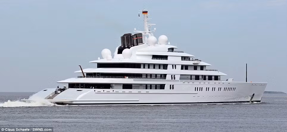Azzam phá kỷ lục cả về kích thước lẫn tốc độ của nhiều du thuyền khác 