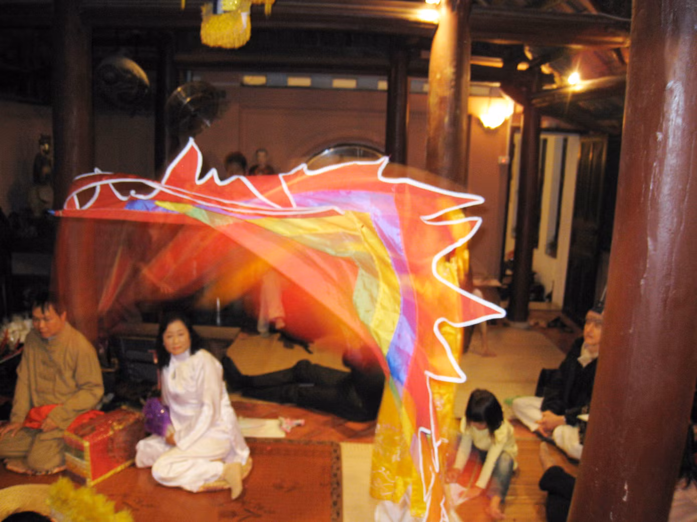 Múa cờ xung trận - giá đồng ông hoàng Mười