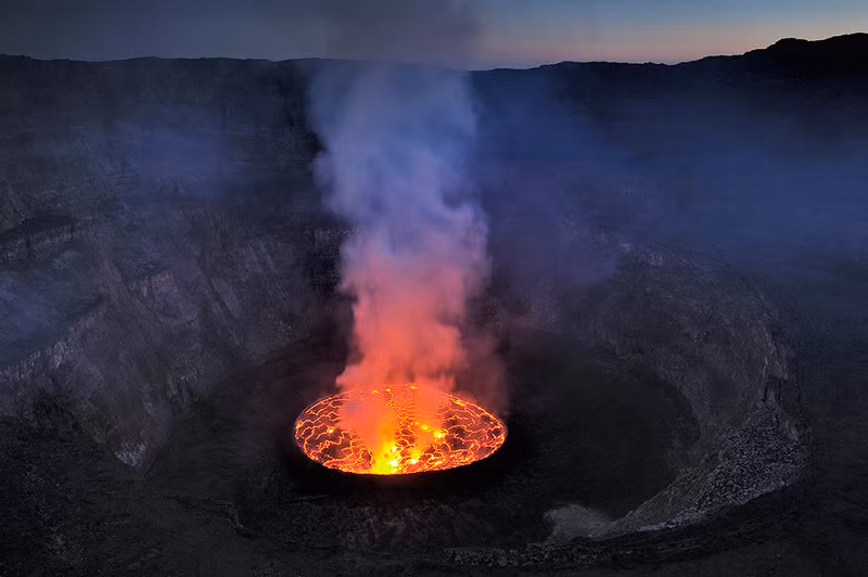Hồ dung nham Nyiragongo, nơi cách mặt nước biển 3469m