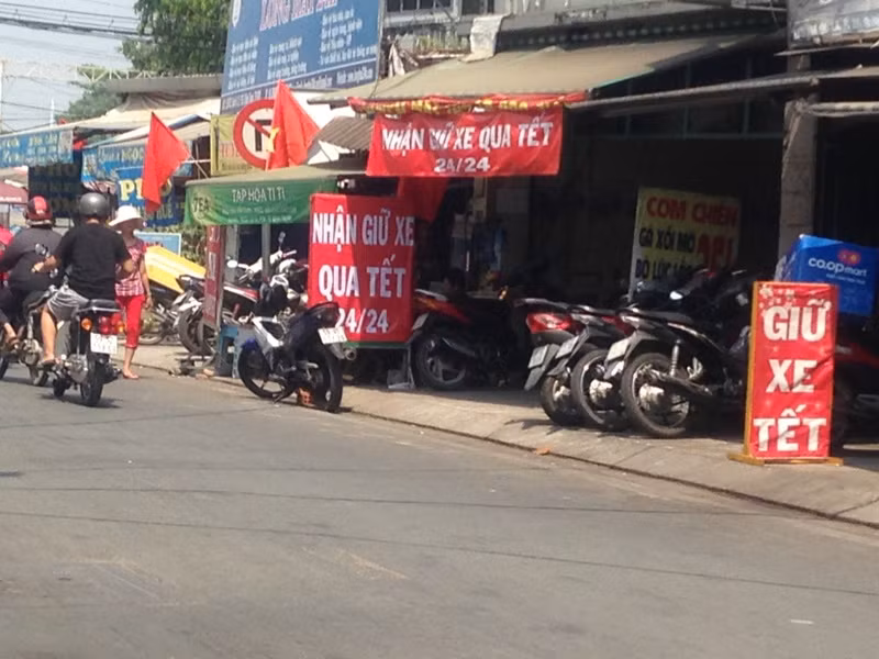 Nở rộ những điểm giữ xe 'tự phát' quanh bến xe Miền Đông ảnh 3